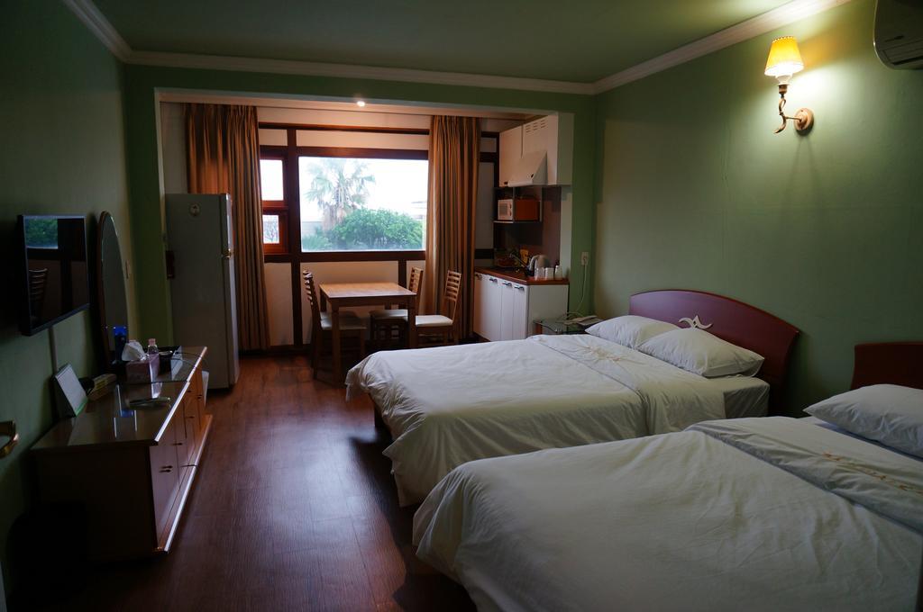 Park Beach Hotel Jeju Room photo