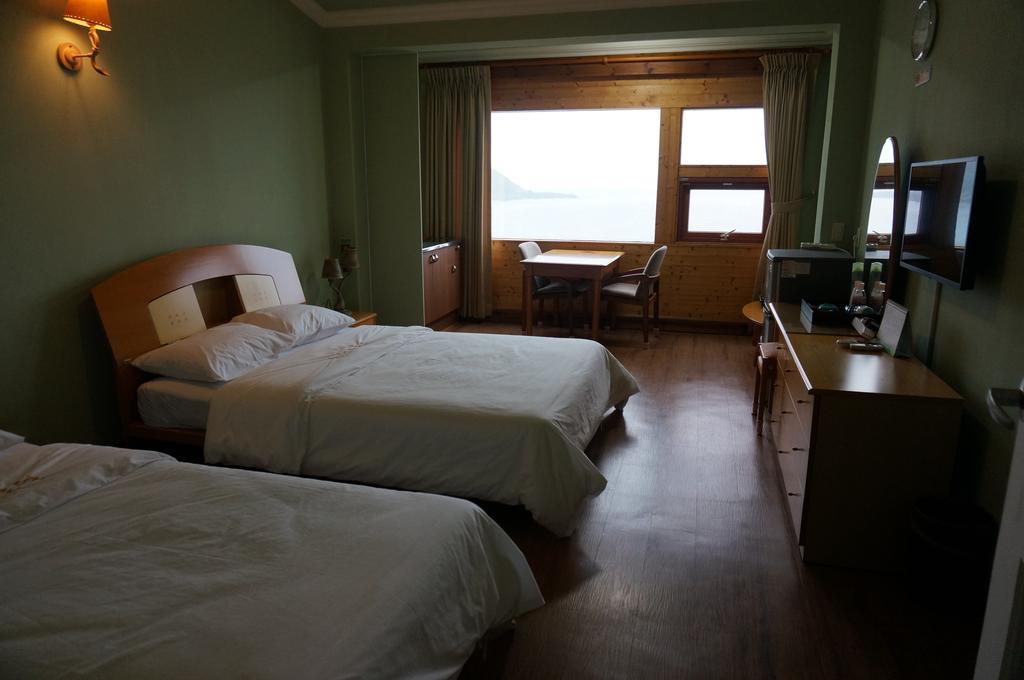 Park Beach Hotel Jeju Room photo