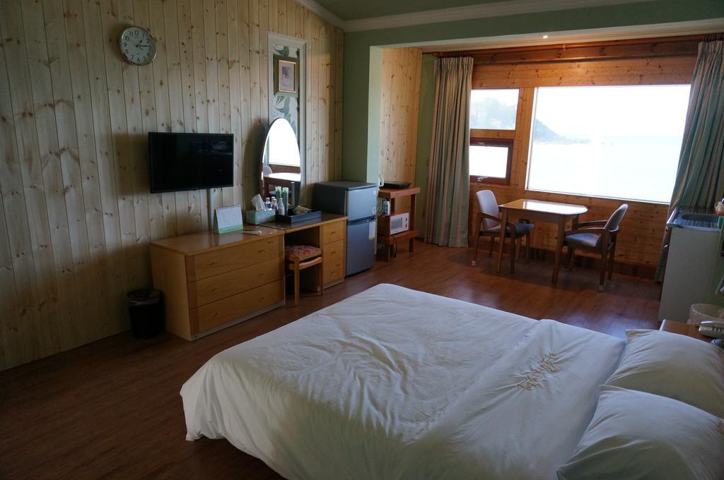 Park Beach Hotel Jeju Room photo