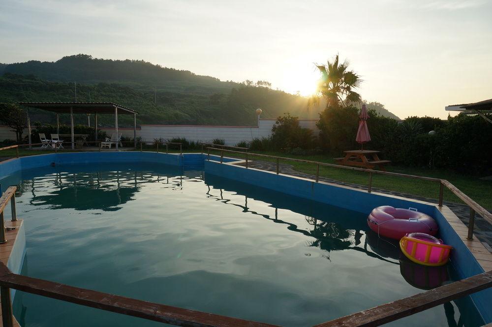Park Beach Hotel Jeju Exterior photo