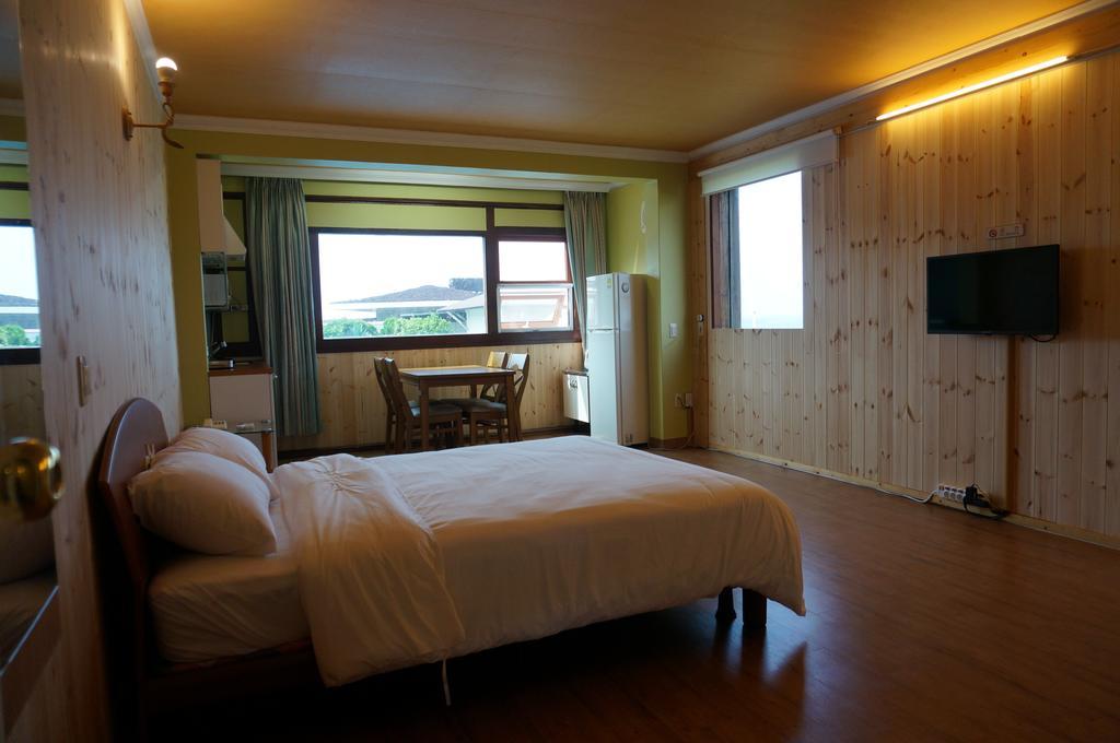 Park Beach Hotel Jeju Room photo