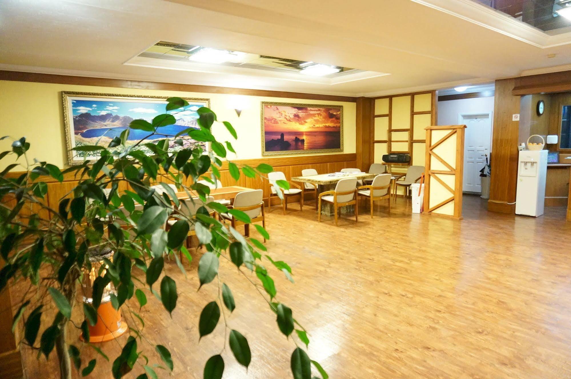 Park Beach Hotel Jeju Exterior photo