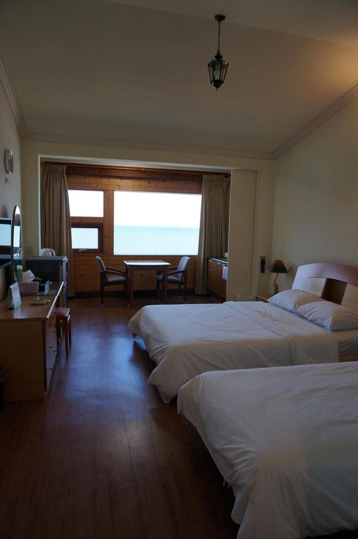Park Beach Hotel Jeju Exterior photo