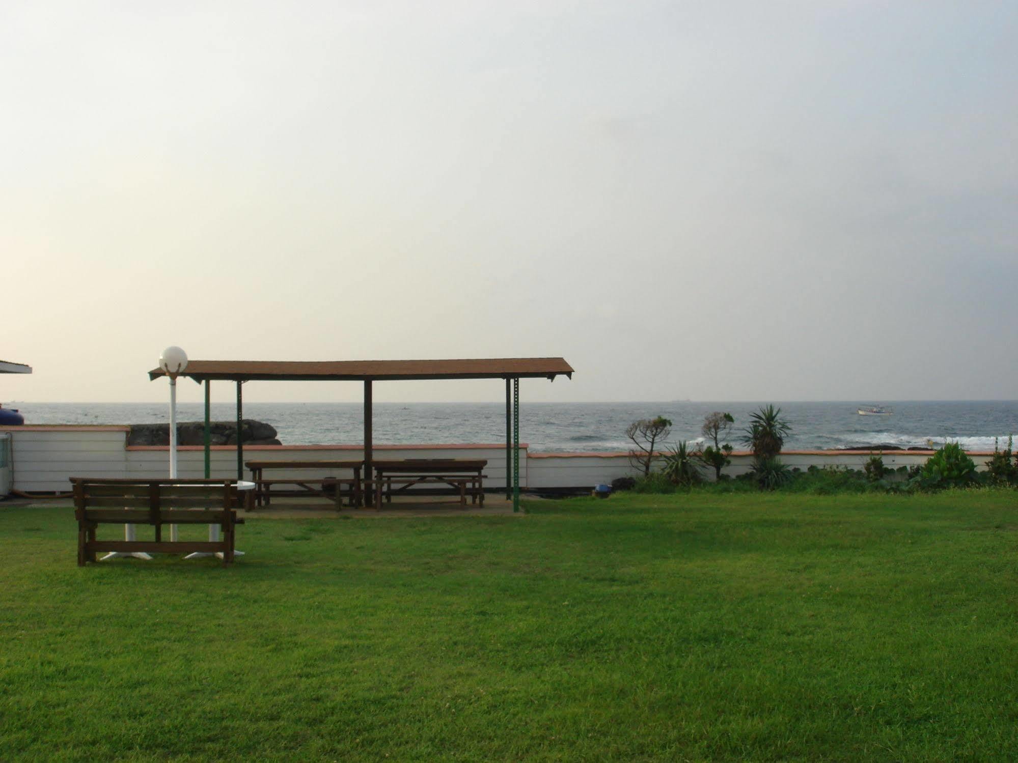 Park Beach Hotel Jeju Exterior photo