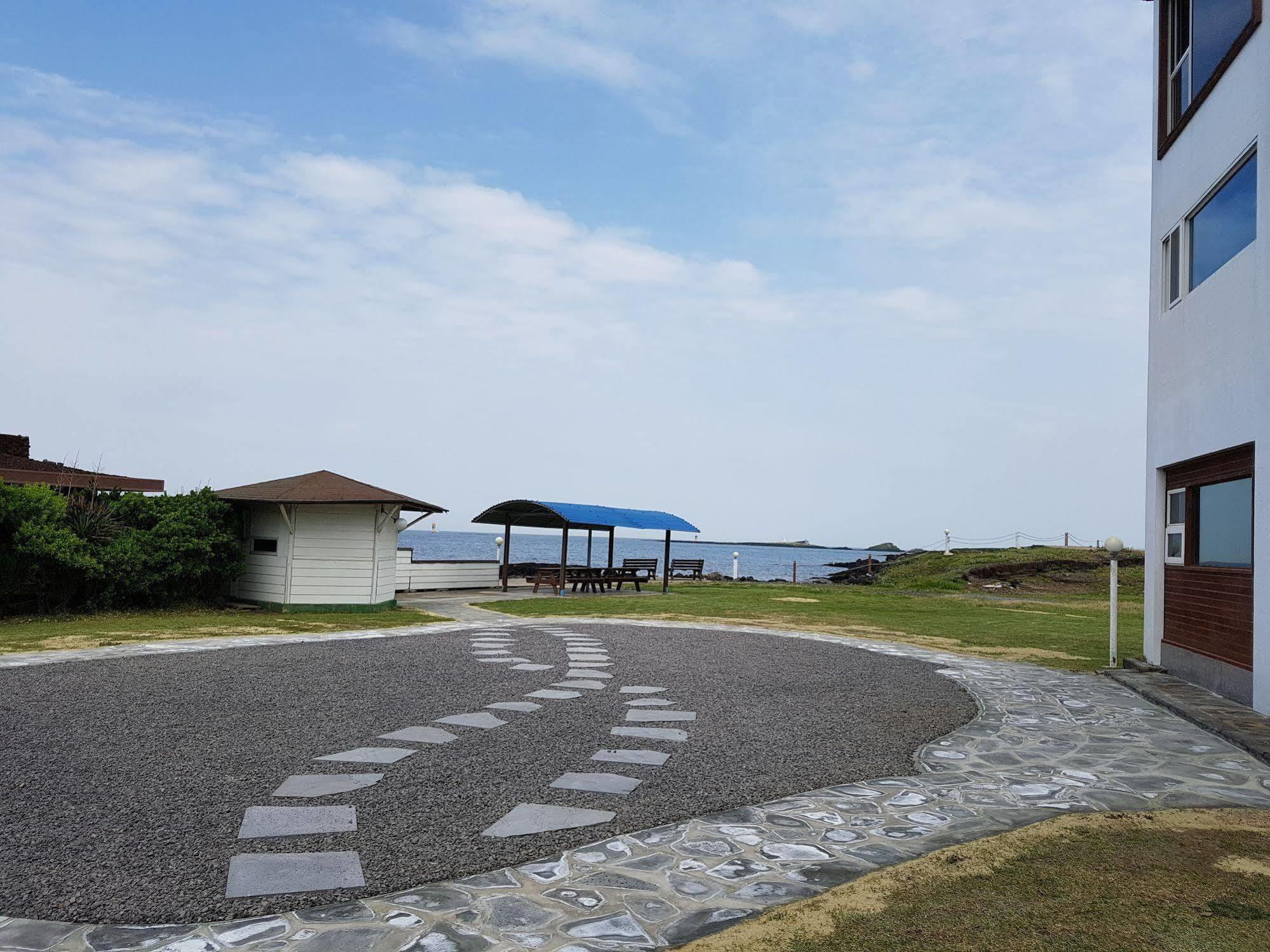Park Beach Hotel Jeju Exterior photo