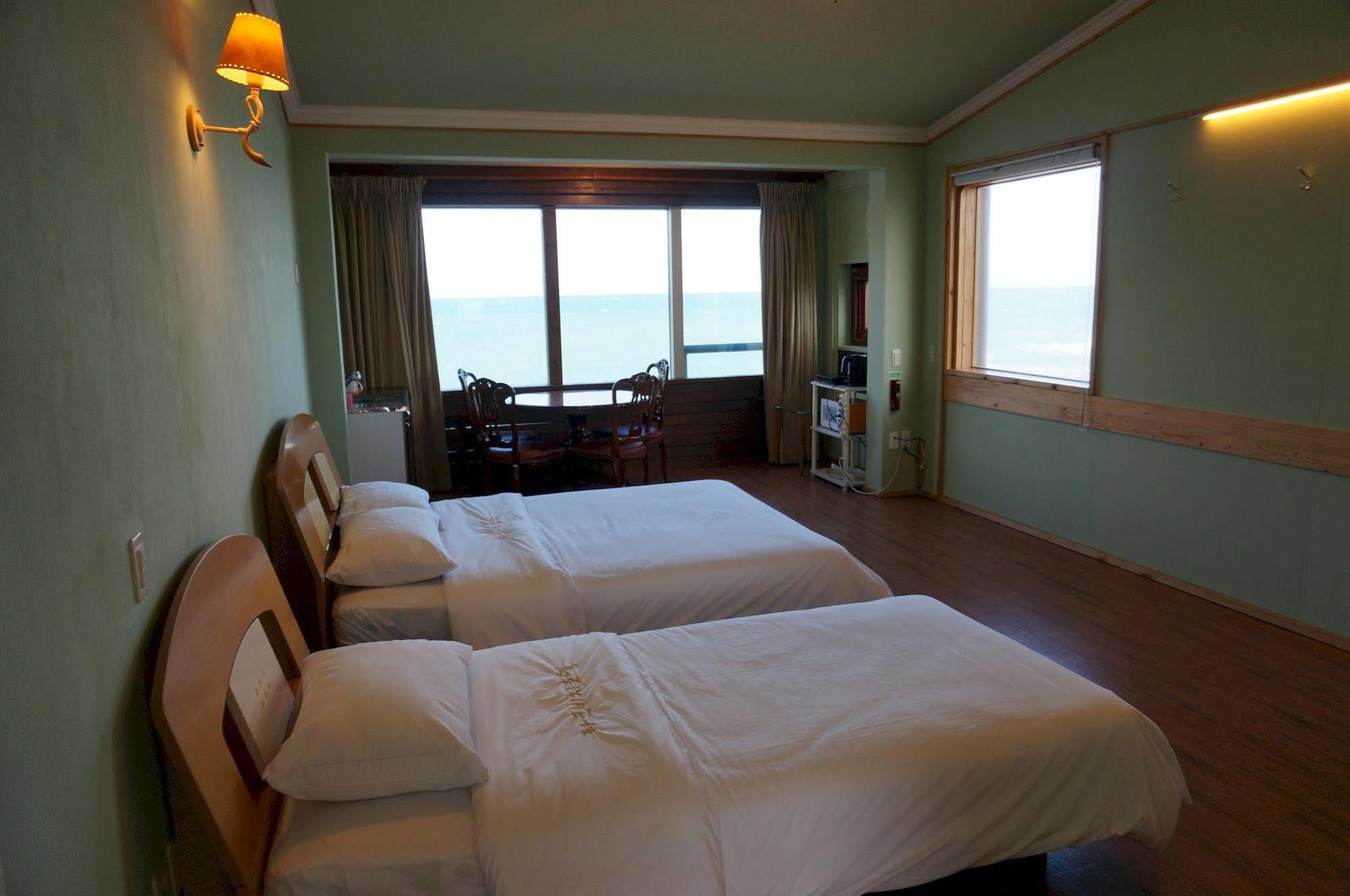 Park Beach Hotel Jeju Exterior photo