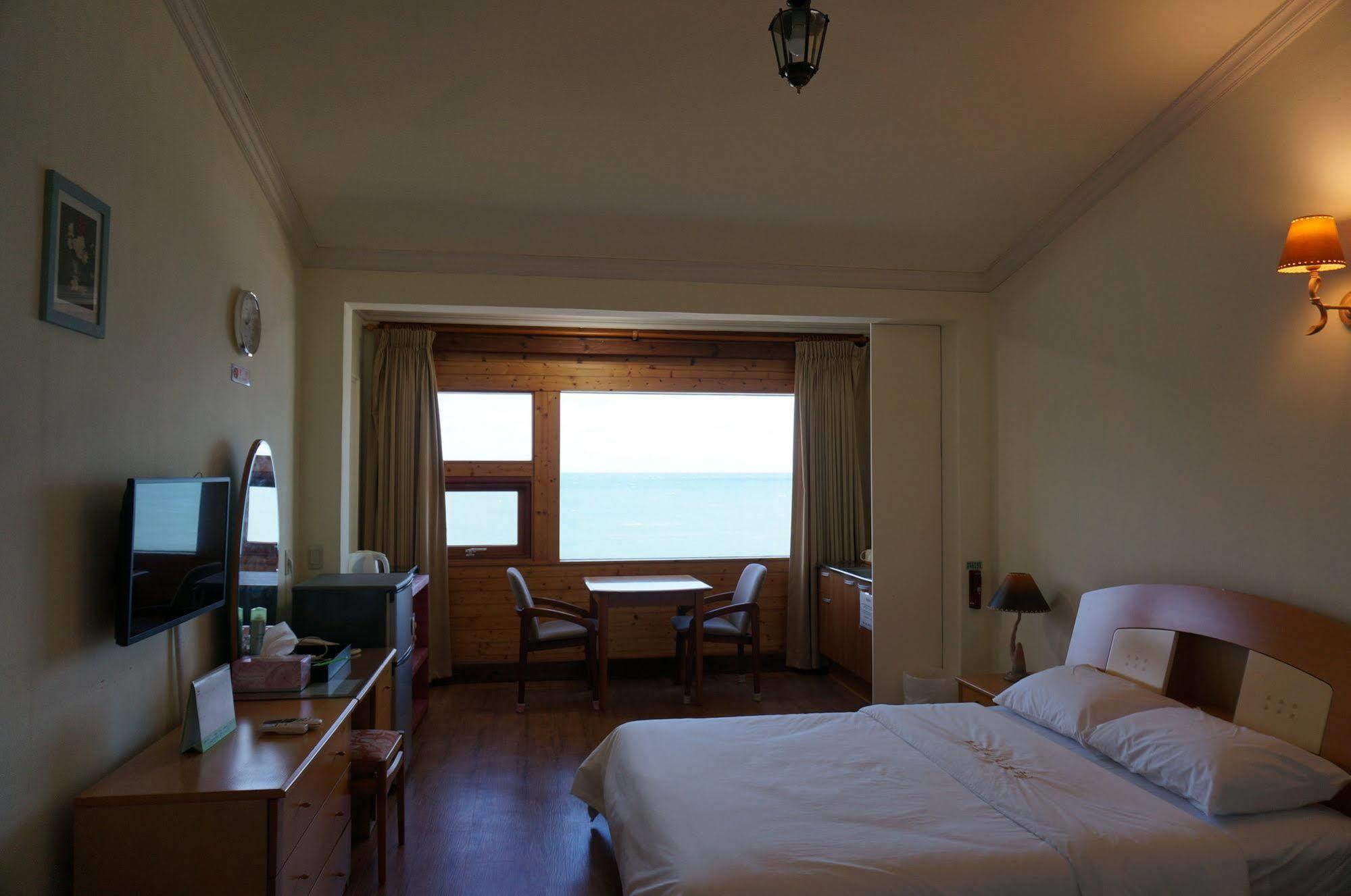 Park Beach Hotel Jeju Exterior photo