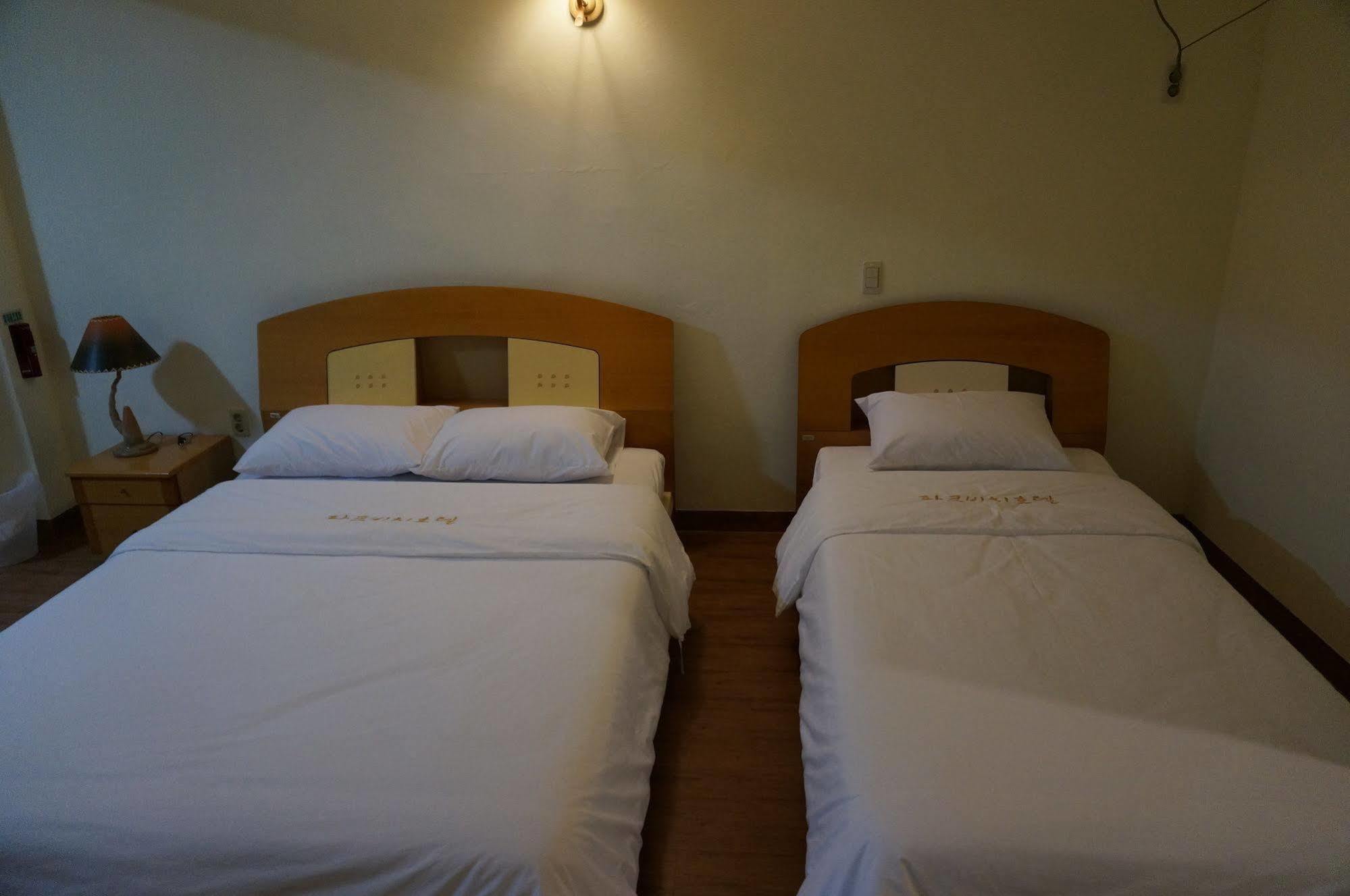 Park Beach Hotel Jeju Exterior photo
